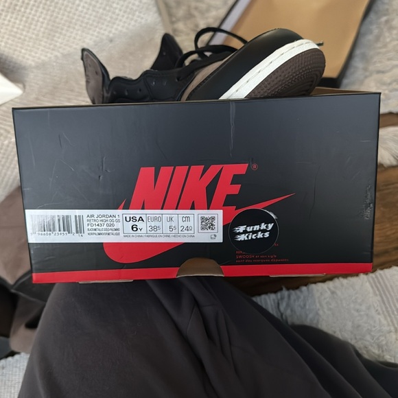 BRAND NEW JORDANS - Picture 3 of 4